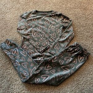 Delia’s Girl Gray and Metallic Pink Hearts PJ Set

Size 10/12